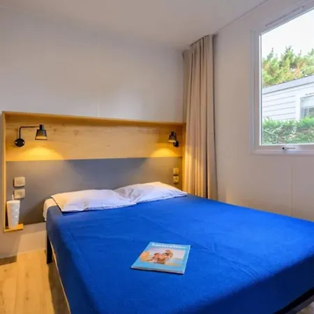 Camping Mobil-home 3 Chambres, Animaux Acceptes - 6 Pers. - Api-1-52-2544 *